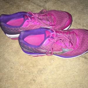 Mizuno Wave Rider running shoes size 9.5